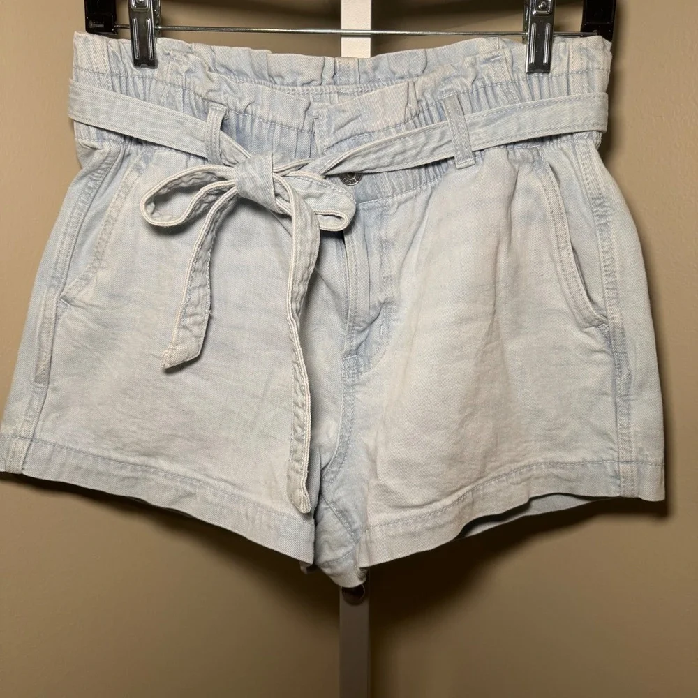 American Eagle Light Wash Paperbag Waist Denim Shorts Size 4 High Rise Stretch